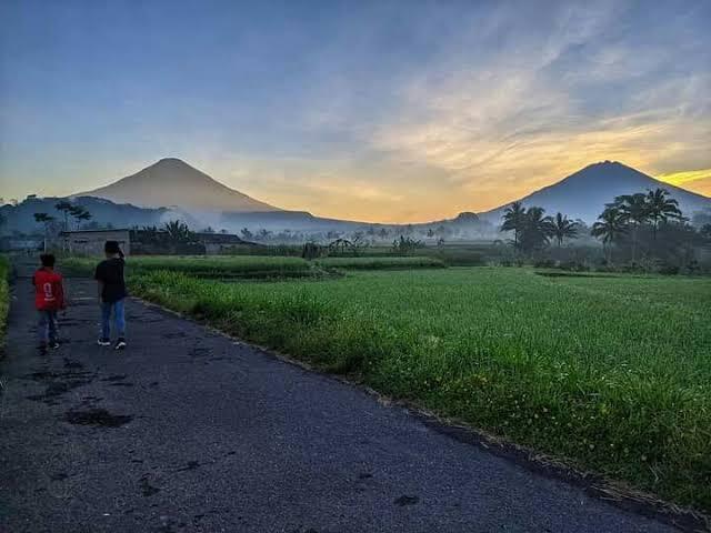 Tips Mendaki Gunung Kembar