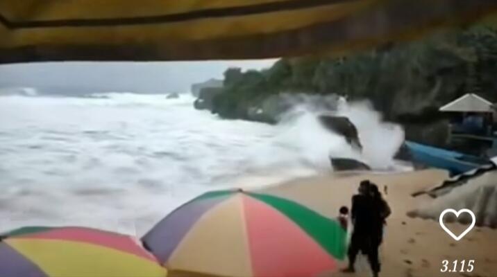 Waspada Ombak Besar Saat Liburan di Pantai, Hati-hati Jangan Lakukan Aktivitas Ini