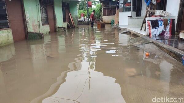 Keluh Kesah Warga Kembangan Lelah Kebanjiran: Setahun 4 Kali Banjir