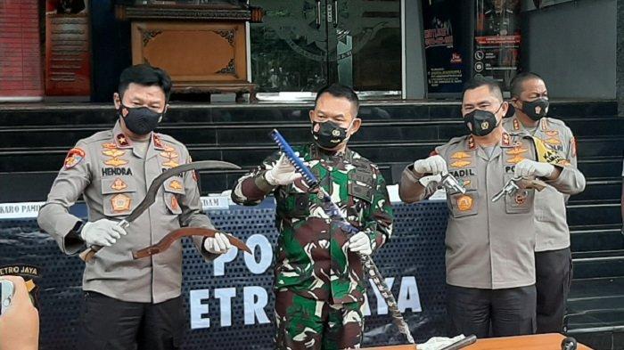 Pengacara Keluarga Brigadir Joshua : Baku Tembak Nggak Mungkin saling Membelakangi !