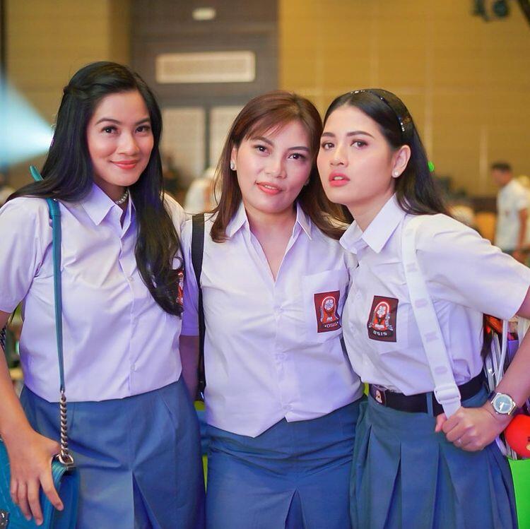 3 Sebab Berani Pakai Seragam Sekolah ke Pesta Meski Dewasa, Gimana dengan GanSis? 