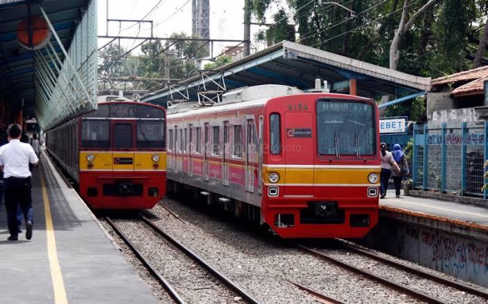 Tips Bagus Bisa Dapat Duduk Dikereta KRL, Buat Pemula