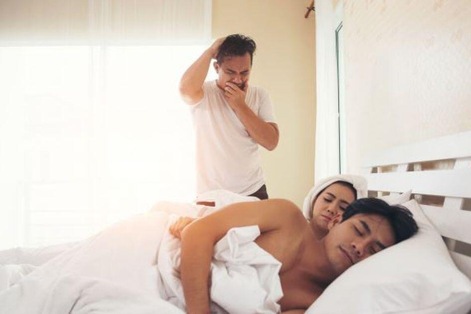 Selingkuhan Istri TEWAS Setelah Kedapatan Kimpoian Disemak Sambil di Tonton Anaknya