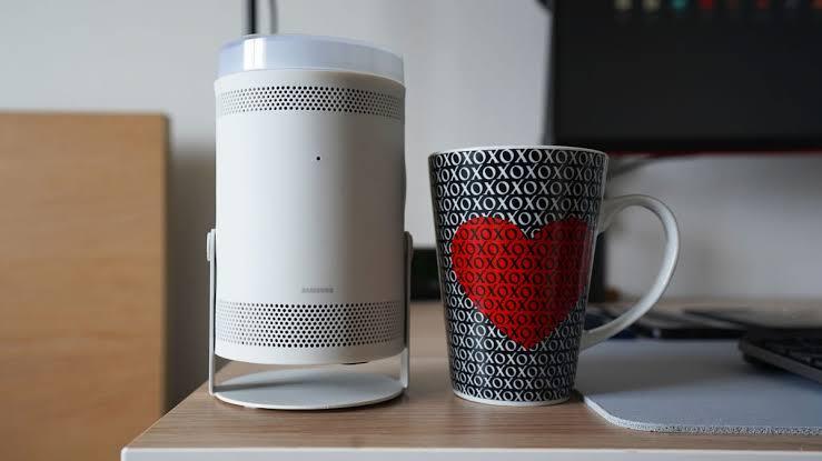 REVIEW : Samsung The Freestyle ! Projector portabel canggih desain mini dan unik