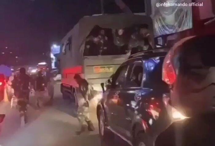 Viral Supir Angkot Duel VS Tni, gara2 Angkot Ugal2an..Ini alasan angkot suka ugal2an!