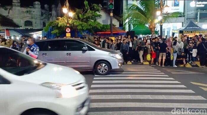 Dishub Bubarkan Catwalk Ala Citayam Fashion Week di Zebra Cross Madiun