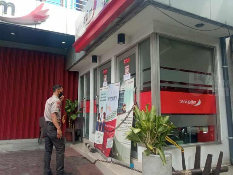 Kartu ATM Tertelan, Warga Malang Congkel Mesin Pakai Linggis dan Palu