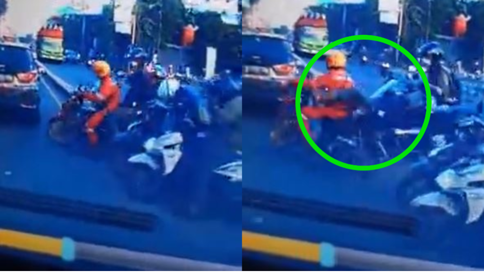 Driver Ojol Nekat Terobos Penghalang Jalan sampai Bikin Penumpangnya Tersangkut