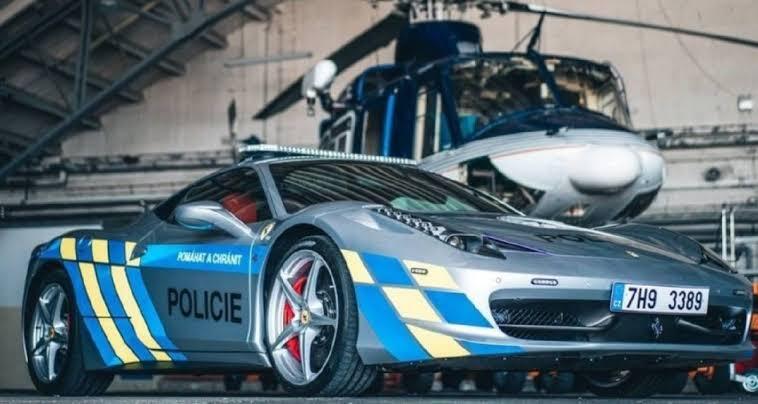 Waduh, Hanya di Negara Ini Mobil Sport Sitaan Dijadikan Patroli Polisi