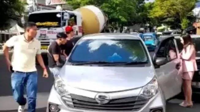 Aksi Selebgram Rekam 'PELECEHAN' Oleh Sopir Taksi Online Tuai Pujian Netizen !