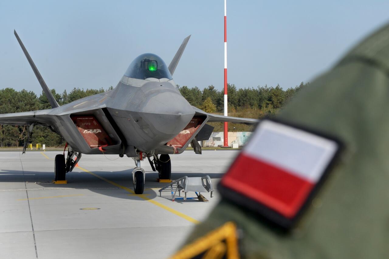 Datang Jauh-Jauh dari Alaska, Enam F-22 Raptor Merapat ke Perbatasan Rusia