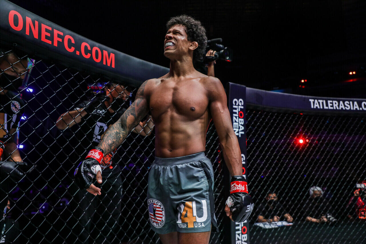 Terlantar Saat Bayi hingga Perang Gangster Tempa Adriano Moraes Jadi Juara Dunia MMA