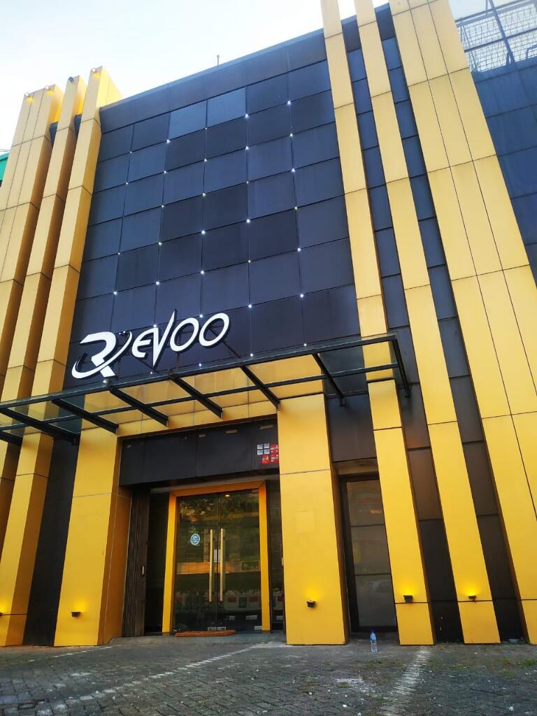 REVOO SPA&amp;KARAOKE PONDOK INDAH