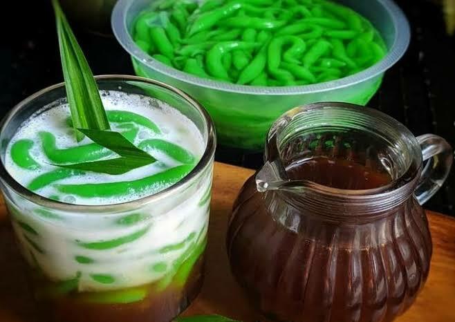 7 Minuman Es Khas Indonesia Yang Segar Dan Murah. Cuaca Panas Enaknya Minum Es Gan! 