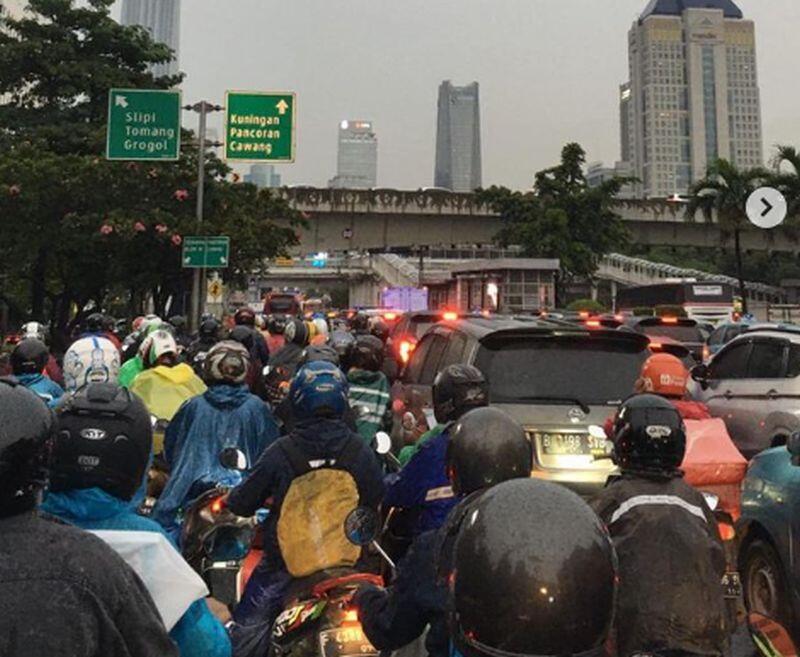 Aneka Masalah yang Dihadapi Pemotor Akibat Kemacetan, Pernah Ngalamin kan?