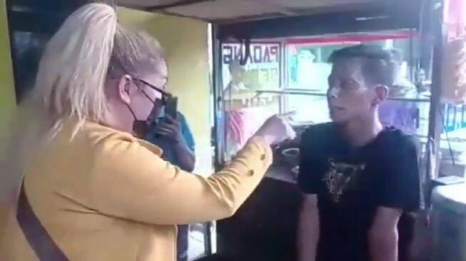 Waspada Pelecehan Seksual, Beredar Video Emak-emak Amuk Pedagang Nasi Padang