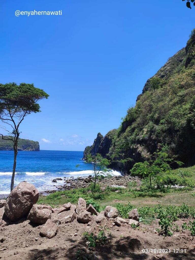 Sekongkang, Destinasi Liburan Pantai yang Asyik Untuk Happy dan Menyepi