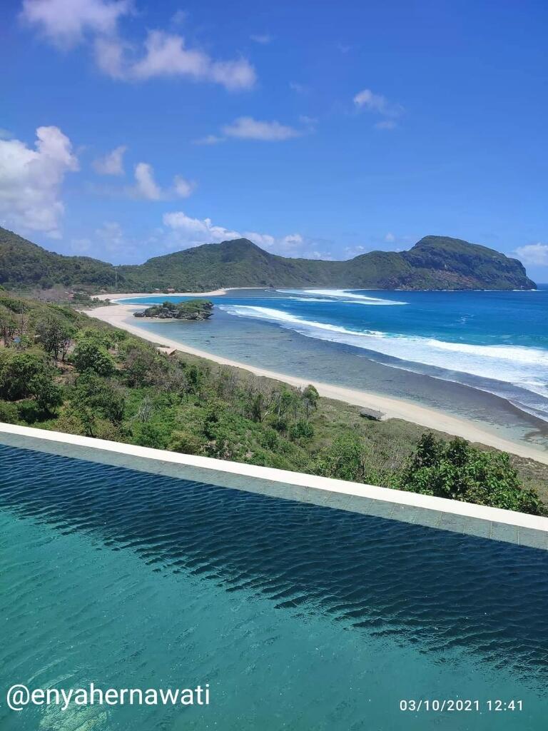 Sekongkang, Destinasi Liburan Pantai yang Asyik Untuk Happy dan Menyepi