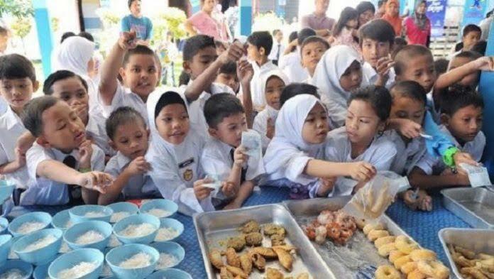 7 Jajanan Yang Selalu Ada Di Kantin Sekolah. Mana Nih Favorit Kamu?