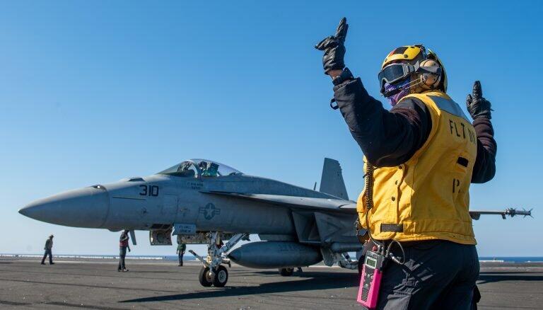 US Navy Berhasil Mengangkat Bangkai Super Hornet dari Dasar Laut Mediterania