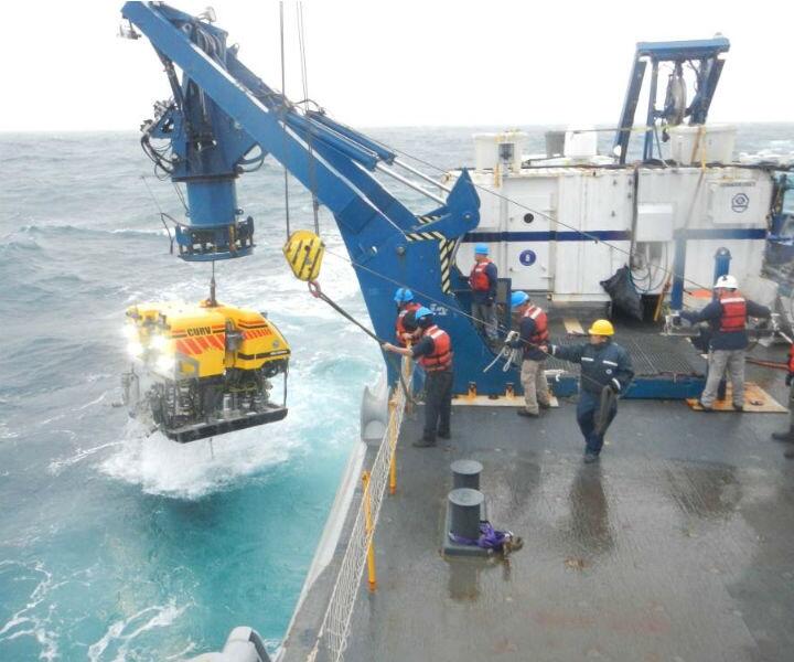 US Navy Berhasil Mengangkat Bangkai Super Hornet dari Dasar Laut Mediterania