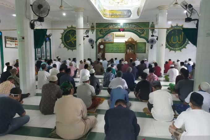 7 Tipe Orang Saat Sholat Jum'at. Kamu Termasuk Yang Mana Nih?