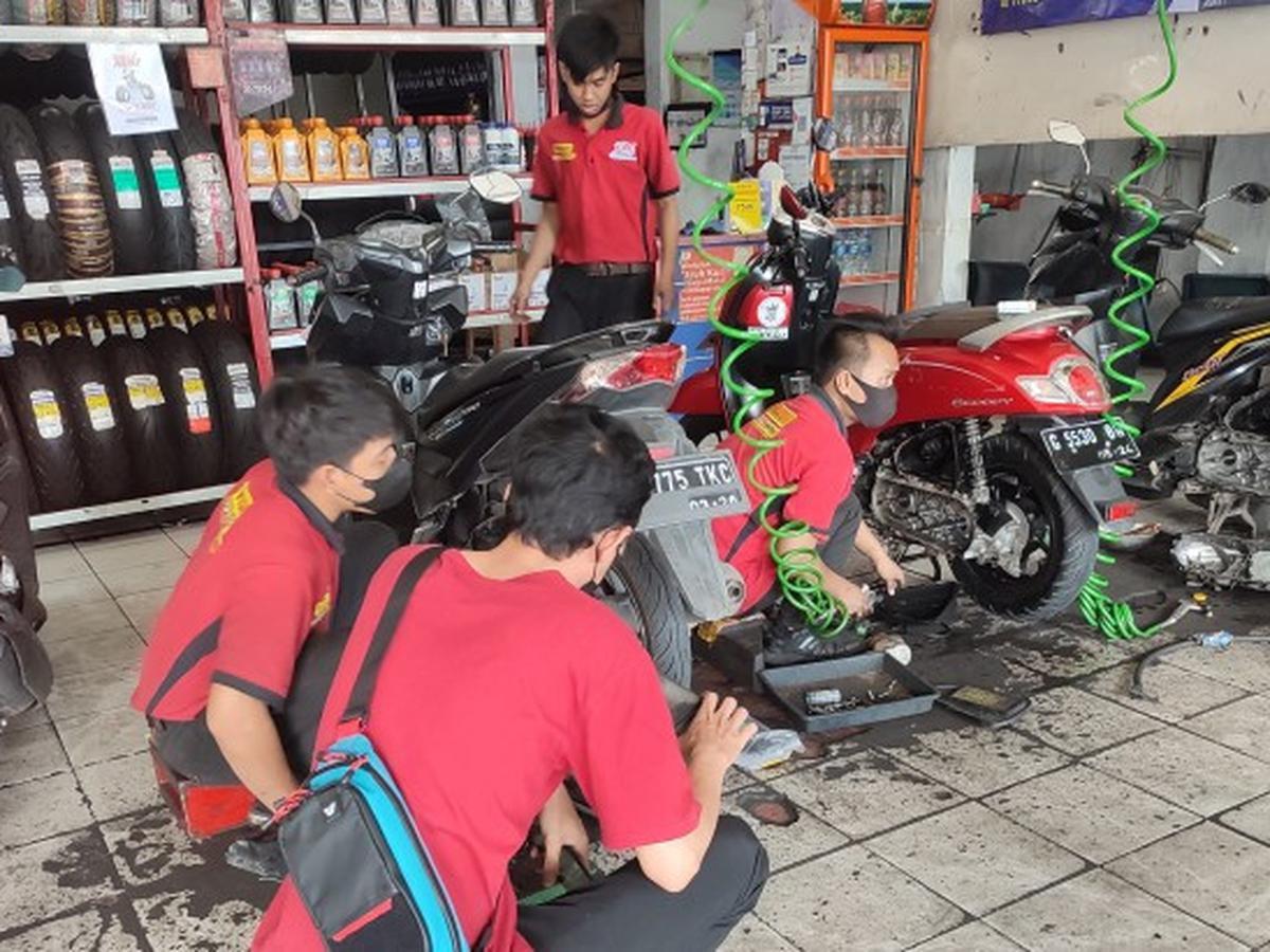 Tips Touring Jauh Menggunakan Motor Biar Tetap Aman