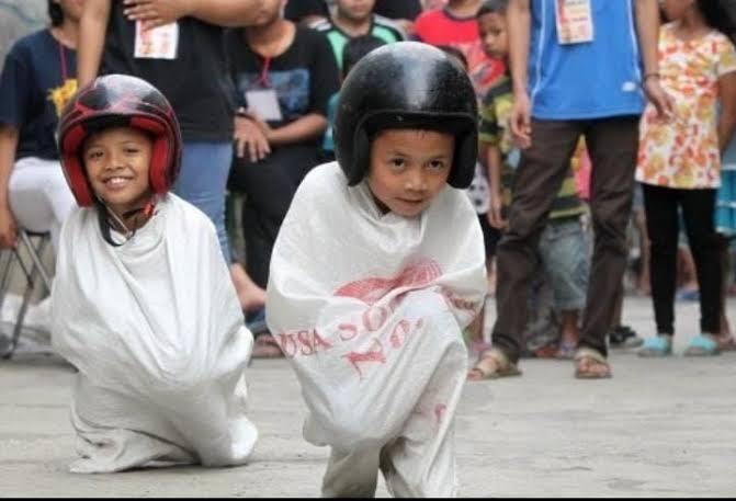 Semangat 45! Bocah Suapi Emaknya Secara Brutal, Ambisi Menang Lomba?