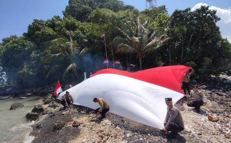 Polres Bintan Kibarkan Merah Putih di Pulau Terdepan Jelang HUT RI