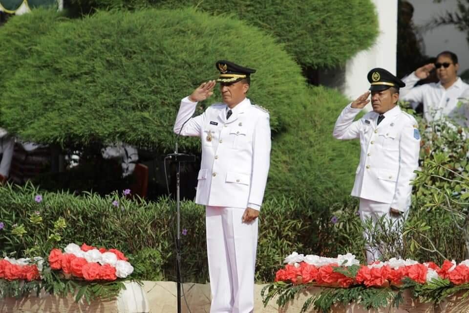 Lambang Burung Garuda pada Podium Saat Apel 17 Agustus 2022 di Flotim Terbalik 
