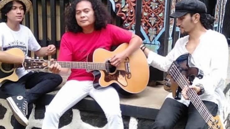 Nyanyian Deolipa Yumara, Bikin Polisi Ketar-Ketir!