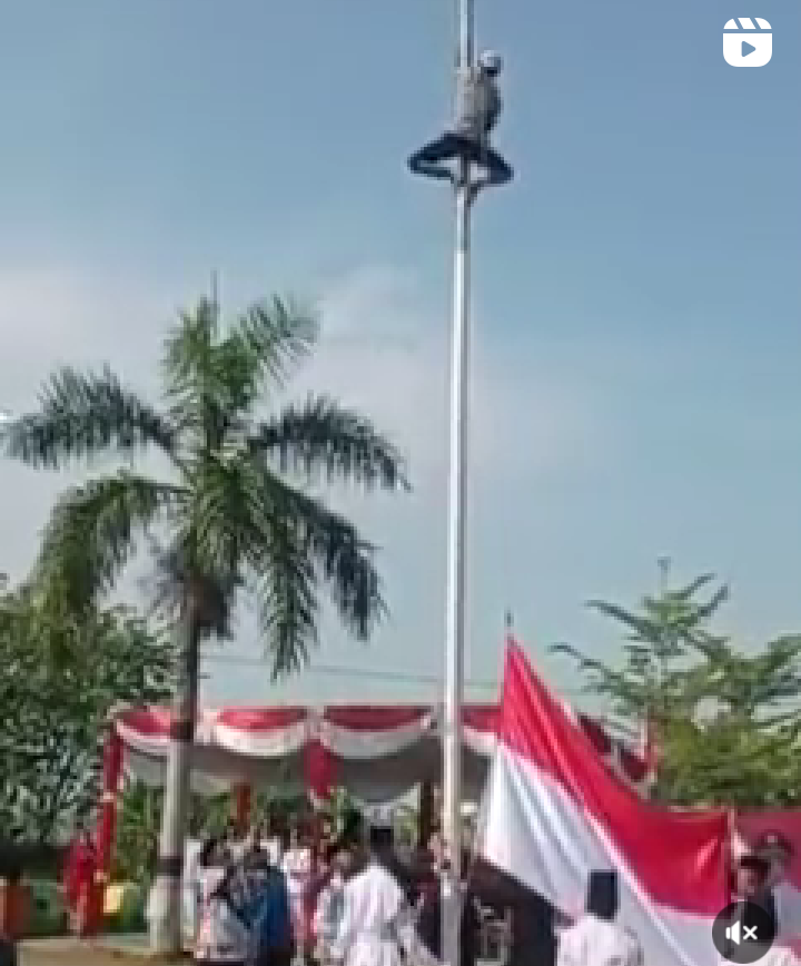 Insiden Saat Pengibaran Bendera di Solo, Tali Bendera Putus Cocoklogi Lepas Masker 