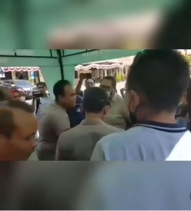 Istrinya Tersenggol Tak Sengaja Oleh Wartawan, Kasat Lantas Madiun Mengamuk, Arogan? 