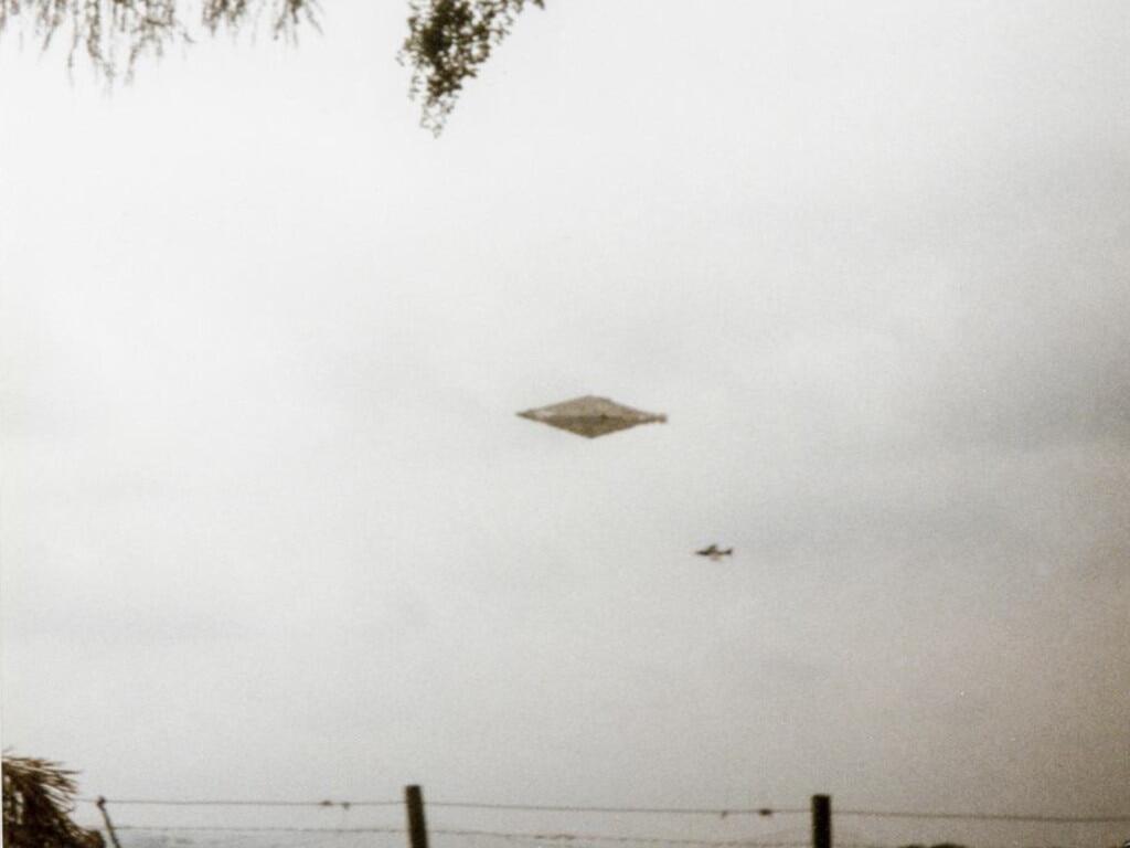 VIRAL ! Bukti Foto Asli Penampakan 'UFO' Paling Jelas Di Dunia Akhirnya Terungkap !