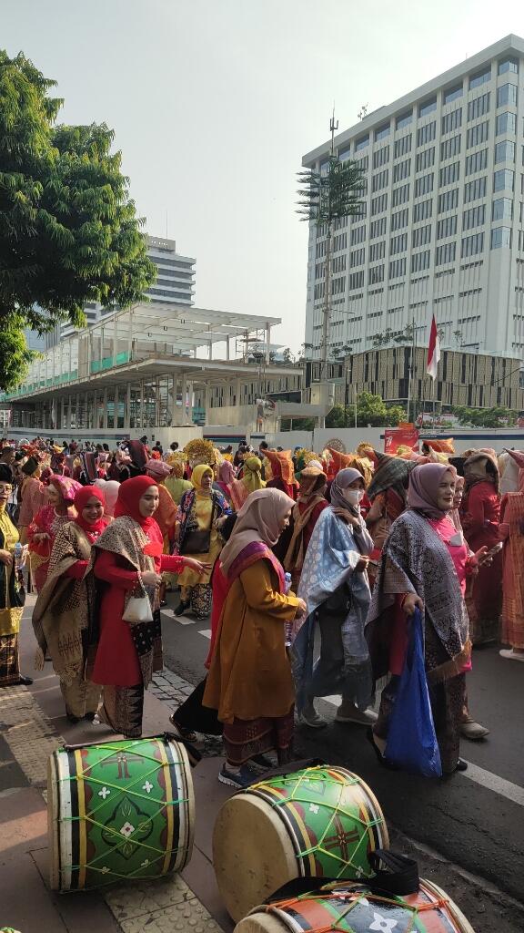 Pengalaman TS Nonton Parade, Rasanya Enjoy Banget!
