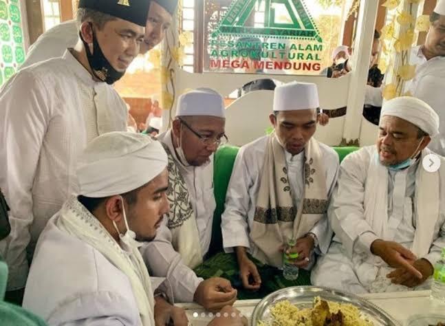 Ustad Abdul Somad Bertemu Habib Rizieq, 2024 Sepertinya Akan Lebih Sejuk!