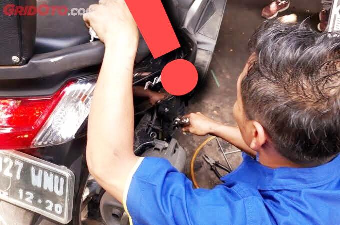 Ganti Oli Motor Matic Jangan Lagi Pakai Kompressor, Ini Bahaya-nya Gan!