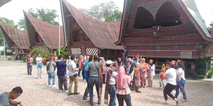 Dari Canada ke Medan dan Danau Toba