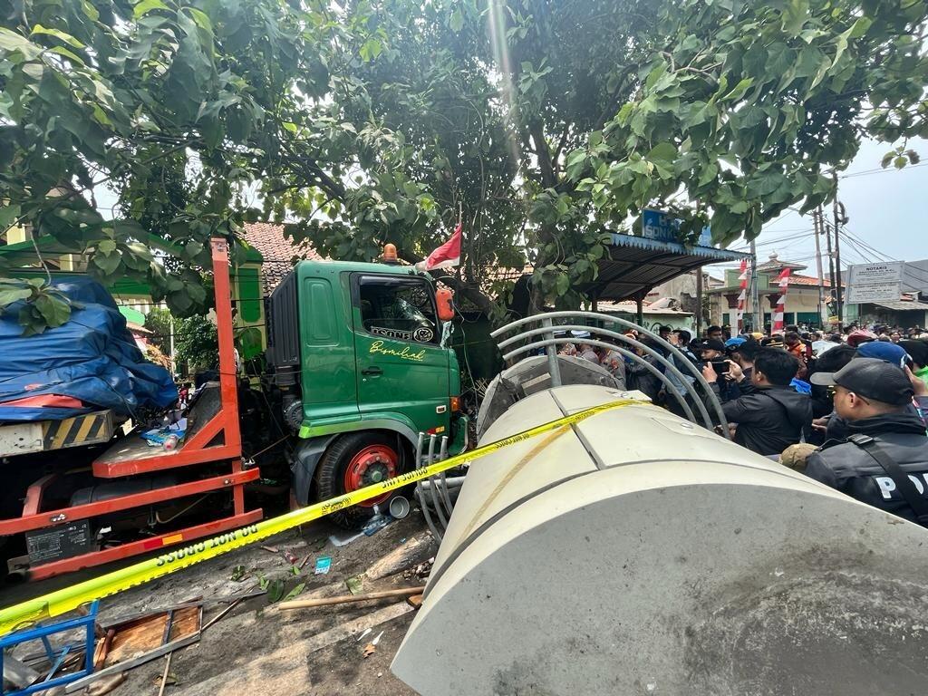 Saksi Lihat Ada Korban Tergencet Truk Trailer Maut di Bekasi