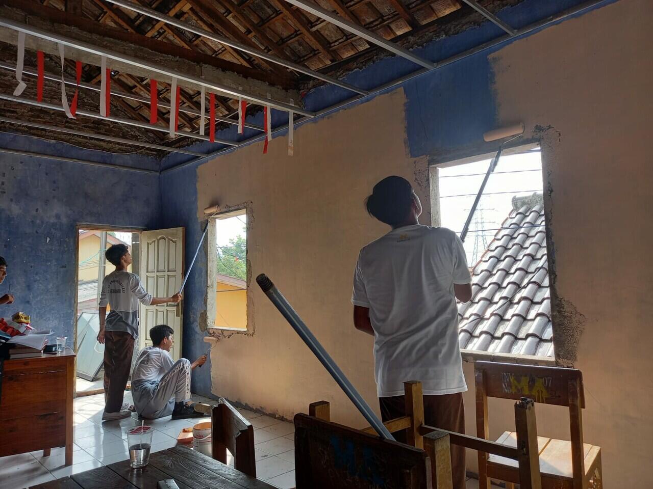 &#91;FR&#93; Baksos Benahi Sekolah x Ayo Ngecat