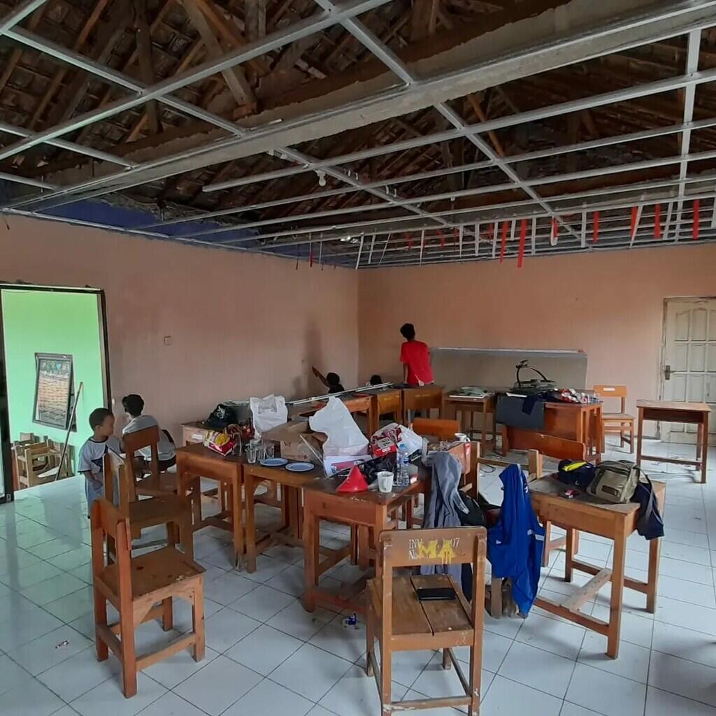 &#91;FR&#93; Baksos Benahi Sekolah x Ayo Ngecat