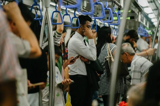 VIRAL ! Pelecehan Seksual Di KRL, Tak Hanya Wanita, Pria Pun Bisa Menjadi Korban !