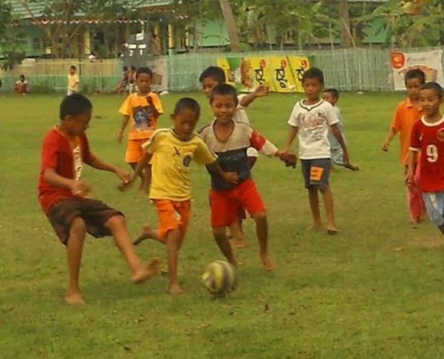 5 Tipe Teman Ketika Main Bola! Bikin Nostalgia Gan!