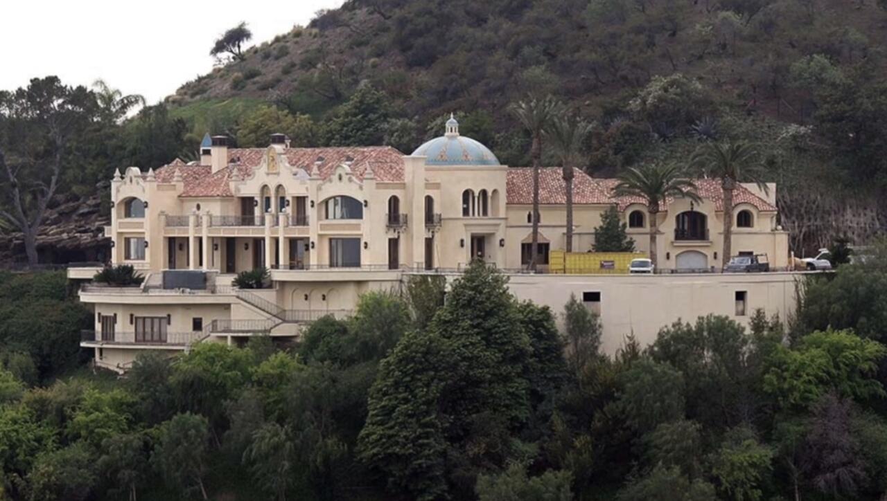 PEMBUNUHAN AKTRIS HOLLYWOOD SHARON TATE | YANG MENGHANTUI RUMAH MEWAH!