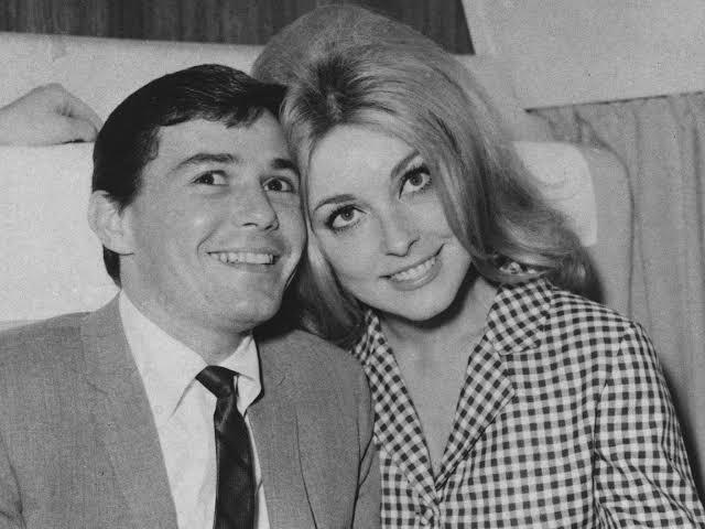 PEMBUNUHAN AKTRIS HOLLYWOOD SHARON TATE | YANG MENGHANTUI RUMAH MEWAH!