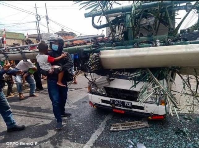 Truk Maut Di Bekasi, Tewaskan 10 Orang! Apa Masalahnya?