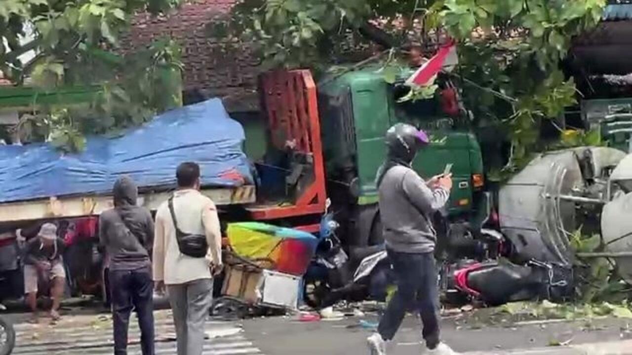 Truk Maut Di Bekasi, Tewaskan 10 Orang! Apa Masalahnya?