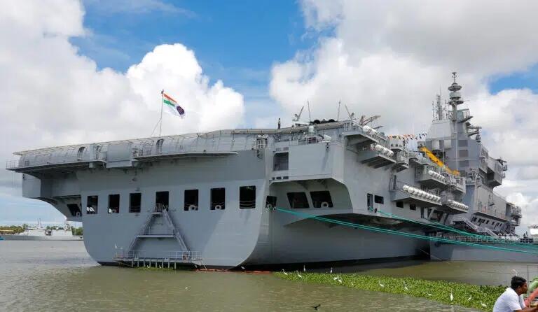 India Resmi Menugaskan Kapal Induk INS Vikrant Buatan Dalam Negeri