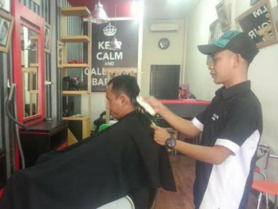 Sering Tidak Puas Sama Hasil Potongan Rambut Ketika Sampai Di Rumah? Ini Penyebabnya!