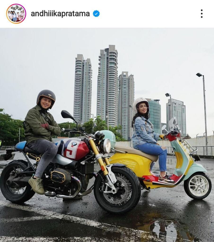 5 Potret Artis yang Motoran Bersama Pasangan, Romantis Banget nih!